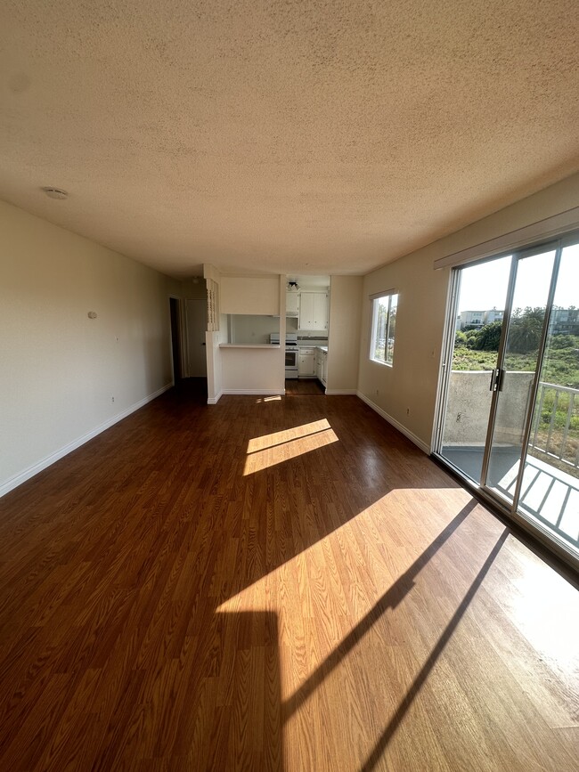 327 Culver Blvd in Playa Del Rey, CA - Building Photo - Building Photo