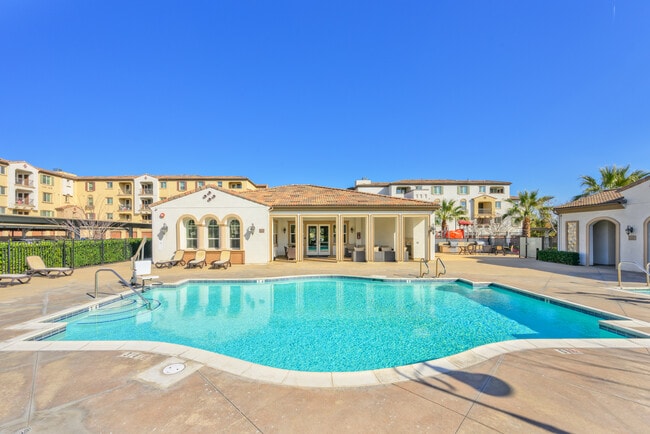 Hallmark at Mission in Ontario, CA - Foto de edificio - Building Photo