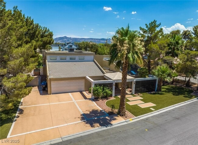 property at 3003 La Mesa Dr