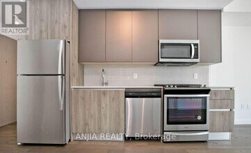 2A-112A Church St in Toronto, ON - Building Photo - Building Photo