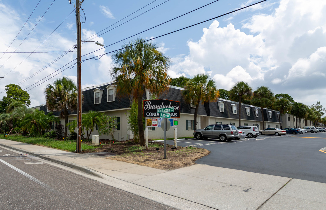 Brandychase Condominiums in Tampa, FL - Foto de edificio