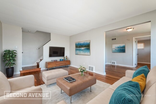 536 Burton Dr in Pittsburgh, PA - Building Photo - Building Photo