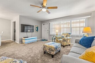 650 Pinellas Point Dr S in St. Petersburg, FL - Building Photo - Building Photo