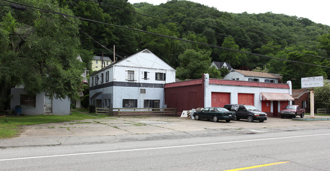 Falls View Apartments in Montgomery, WV - Building Photo - Building Photo