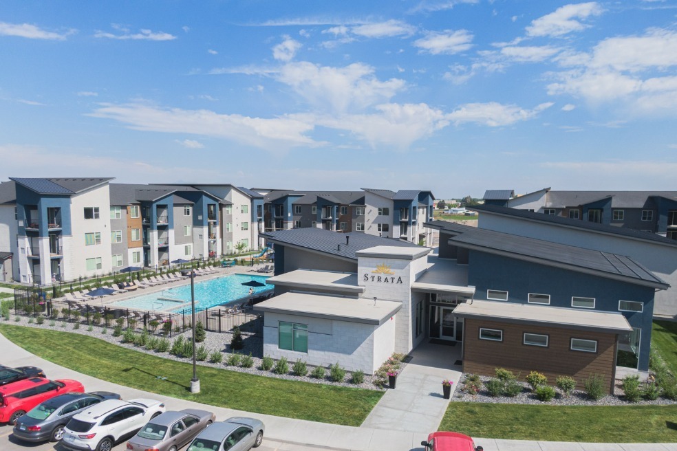 Strata Apartments in Logan, UT - Foto de edificio