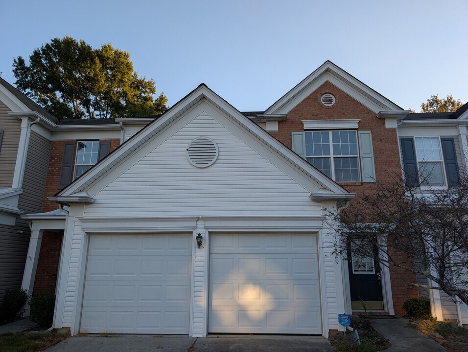 Room in Townhome on Dunford St in Charlotte, NC - Building Photo