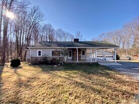 729 Asbury Rd in Candler, NC - Building Photo