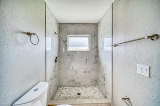 2002-2004 NE 6th St in Cape Coral, FL - Building Photo - Building Photo