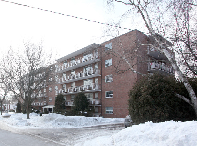 New Lorne Apartments in Burlington, ON - Building Photo - Building Photo