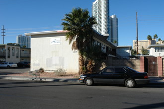 Van Patten Park Villa Apartments in Las Vegas, NV - Building Photo - Building Photo