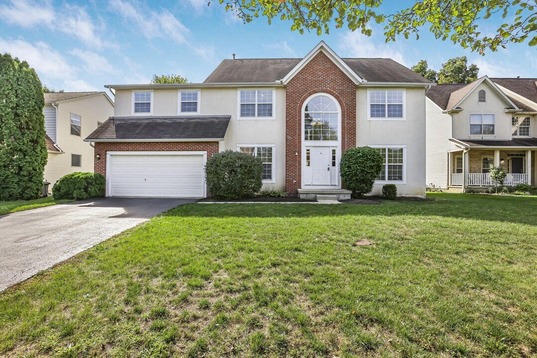 3825 Delwood Dr in Powell, OH - Building Photo