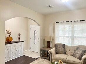 31 White Pine Way in Phenix City, AL - Foto de edificio - Building Photo