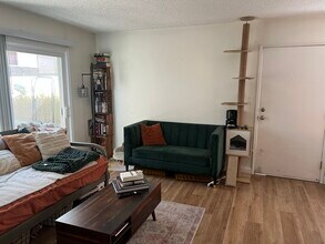 394 Coronado Ave, Unit 5 in Long Beach, CA - Building Photo - Building Photo