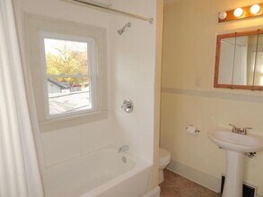 1510 Kinyon Street, Unit 2 in South Bend, IN - Foto de edificio - Building Photo