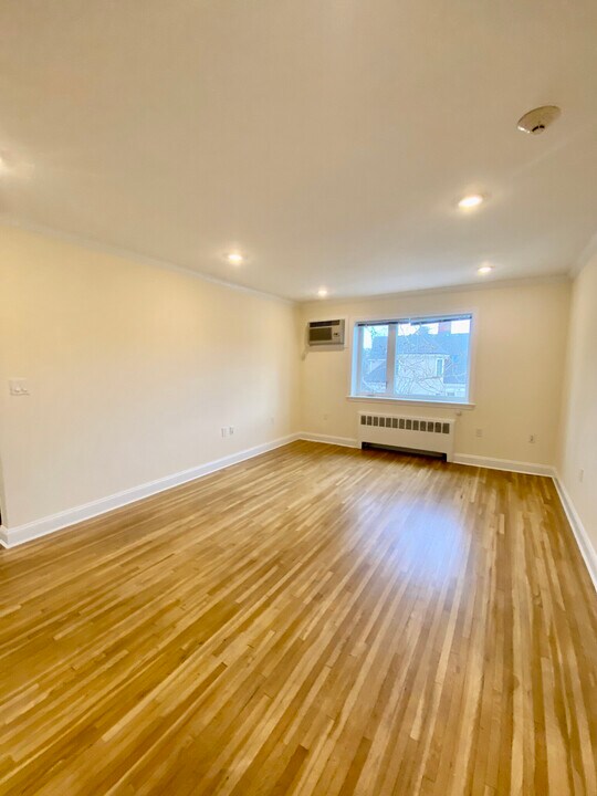 72 Saint Paul St in Brookline, MA - Building Photo