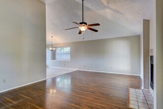 412 Meadowpoint Dr in League City, TX - Building Photo - Building Photo