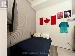 110 Charles St E in Toronto, ON - Building Photo - Building Photo