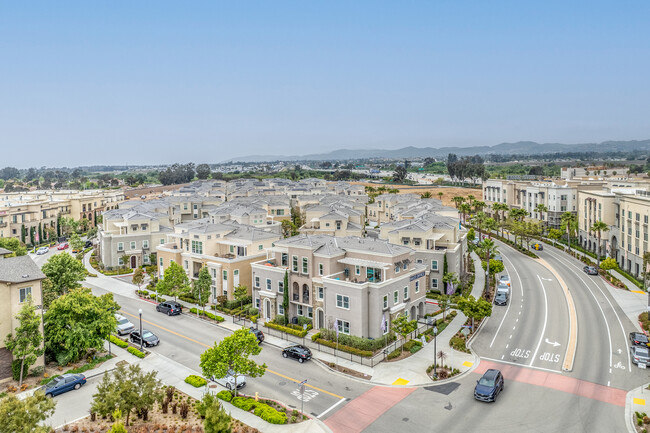 Park Place Townhomes in Oxnard, CA - Foto de edificio - Building Photo