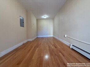 232 Cambridge St, Unit 9 in Boston, MA - Foto de edificio - Building Photo