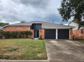 8327 Bird Run Dr in Missouri City, TX - Building Photo