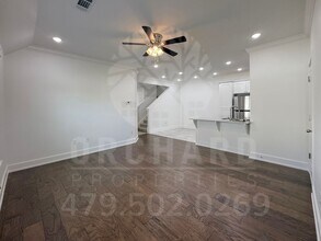 2002 E Brookview Dr in Siloam Springs, AR - Foto de edificio - Building Photo