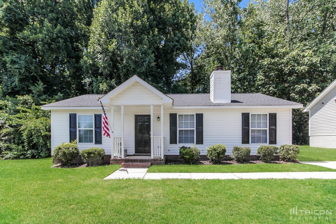 1121 Capps Hollow Dr in Charlotte, NC - Building Photo