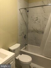 606 E Landis Ave-Unit -B in Vineland, NJ - Foto de edificio - Building Photo