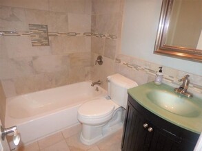 1 Anchorage Way in Freeport, NY - Building Photo - Building Photo
