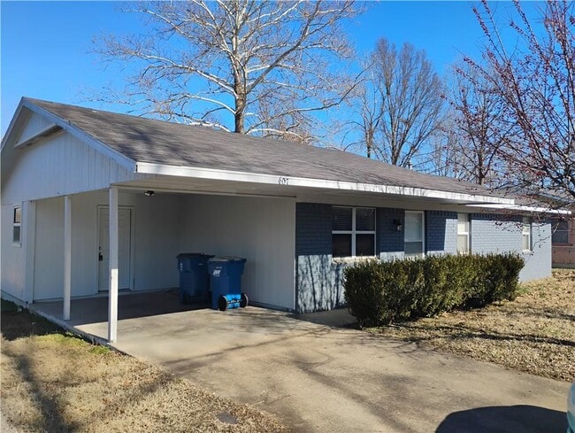 property at 607 SE 10th St