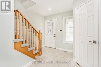 2410 Emerson Dr in Burlington, ON - Building Photo - Building Photo
