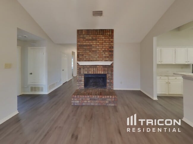 1402 Baker Dr in Cedar Hill, TX - Building Photo - Building Photo