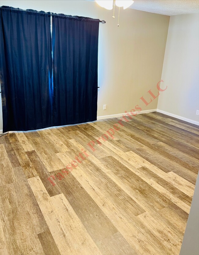 913 E Emerson St in Bloomington, IL - Building Photo - Building Photo