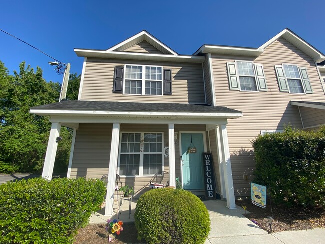 368 Hunting Green Dr