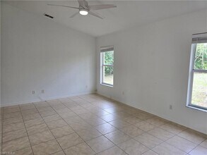 481 10th Ave NW in Naples, FL - Building Photo - Building Photo