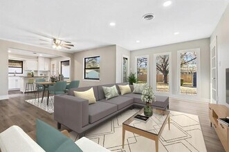 10131 Eastwood Dr in Dallas, TX - Building Photo - Building Photo