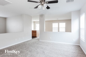 5013 Whistling Acres Ave in Las Vegas, NV - Foto de edificio - Building Photo