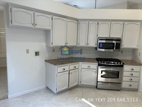 1890 Harvest Landing Ln in Tracy, CA - Building Photo - Building Photo