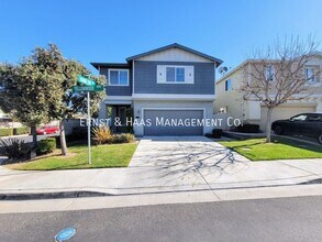 17528 Yellowwood Way in Carson, CA - Building Photo - Building Photo