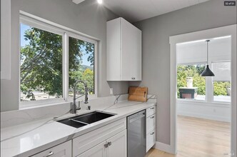 300 Miller Ave in Mill Valley, CA - Building Photo - Building Photo
