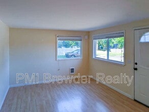 525 Madison St in Everett, WA - Building Photo - Building Photo