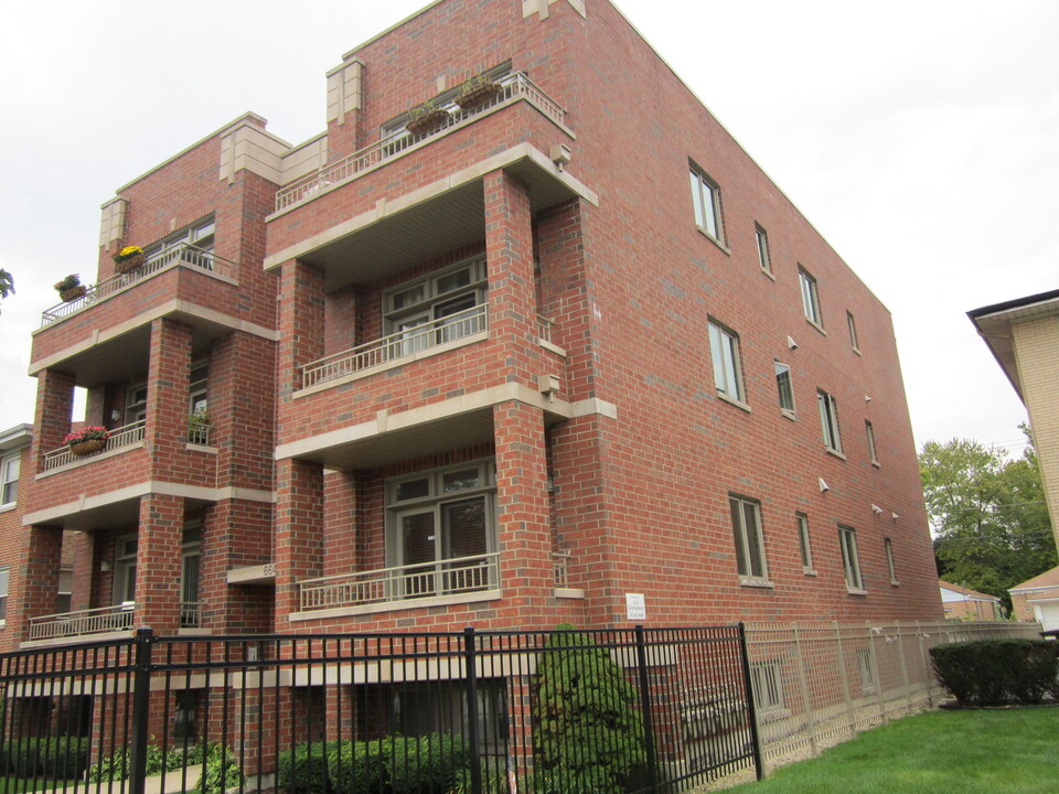 6640 N Harlem Ave in Chicago, IL - Building Photo