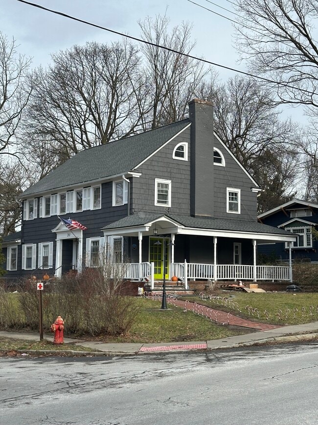 201 Salt Springs Rd in Syracuse, NY - Foto de edificio - Building Photo