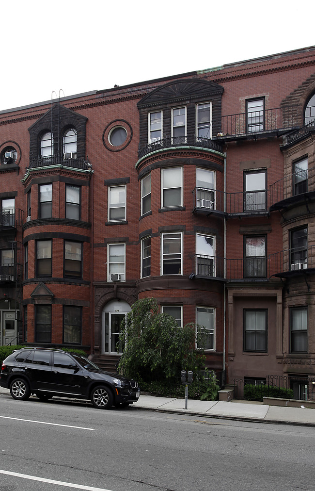 525 Beacon St in Boston, MA - Foto de edificio - Building Photo