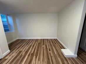 376 Colchester Ave, Unit Studio in Burlington, VT - Foto de edificio - Building Photo