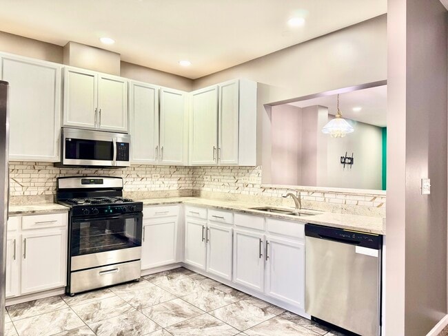 2452 Daybreak Ct in Elgin, IL - Building Photo - Building Photo