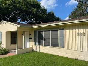 138 Vandenburg Dr in Denison, TX - Building Photo - Building Photo