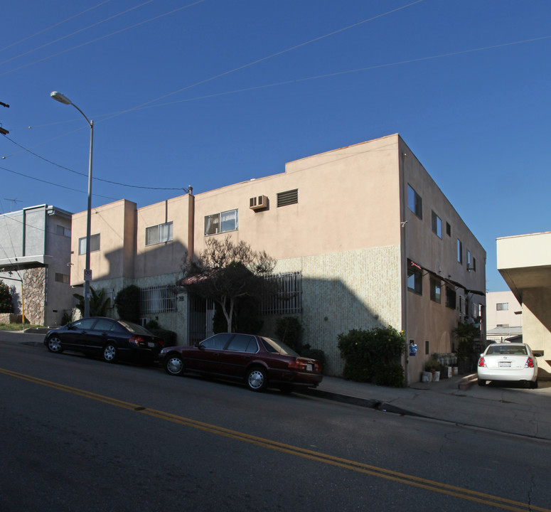 633 Alpine St in Los Angeles, CA - Building Photo