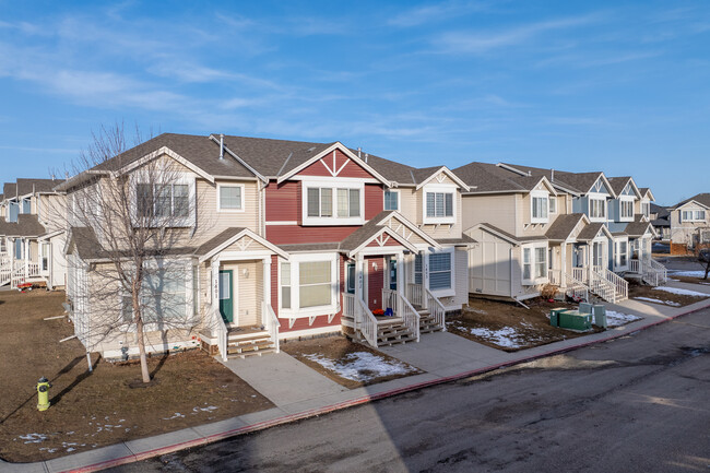 Luxstone Park Place Court in Airdrie, AB - Building Photo - Building Photo