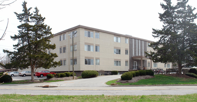 University Terrace in Indianapolis, IN - Foto de edificio - Building Photo