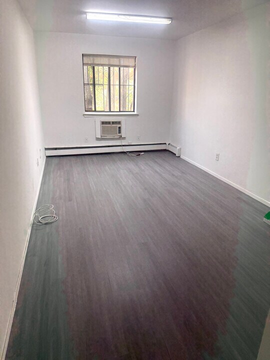 132-30 Pople Ave in Queens, NY - Building Photo